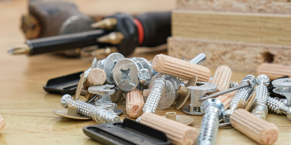 Montage.-Einzelteile-eines-Schranks