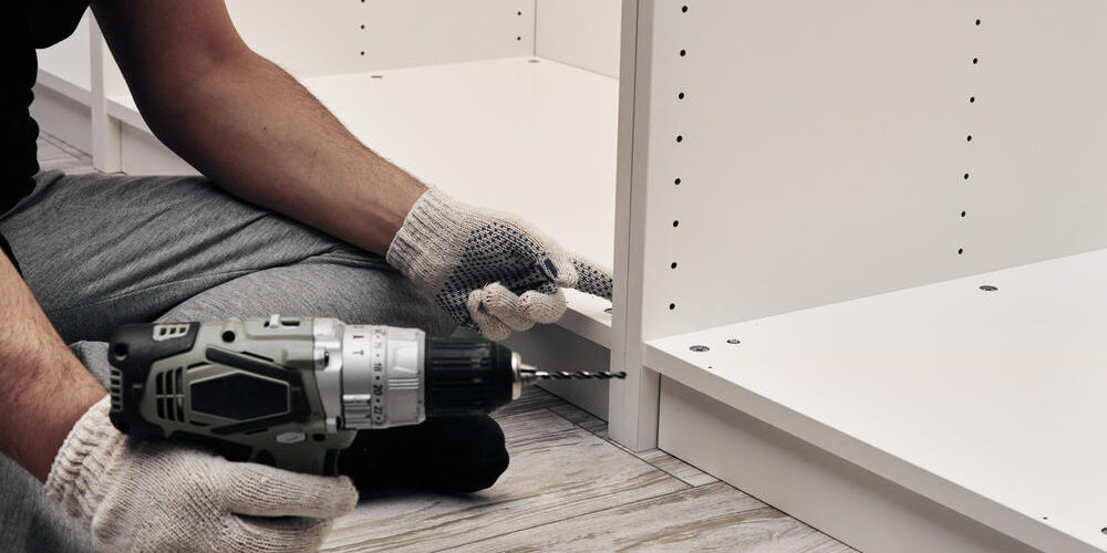 Montagevorgang-fuer-Schraenke