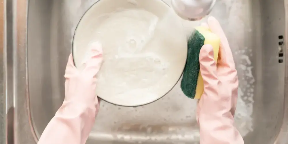 Reinigung mit Schwamm Reinigung mit Schwamm