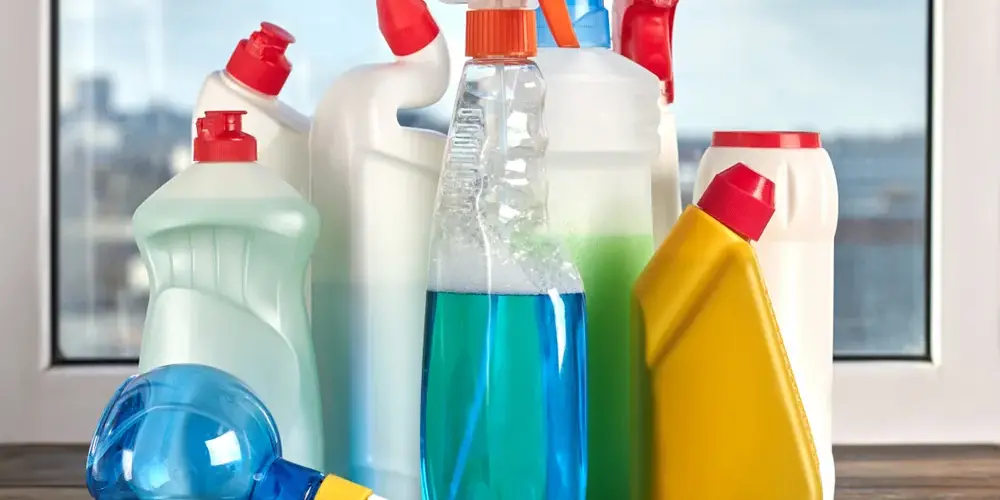 Schädliche Haushaltschemikalien für die Reinigung Schädliche Haushaltschemikalien für die Reinigung