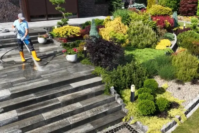 Frühlingsputz Terrasse Garten Sauberkeit Profi